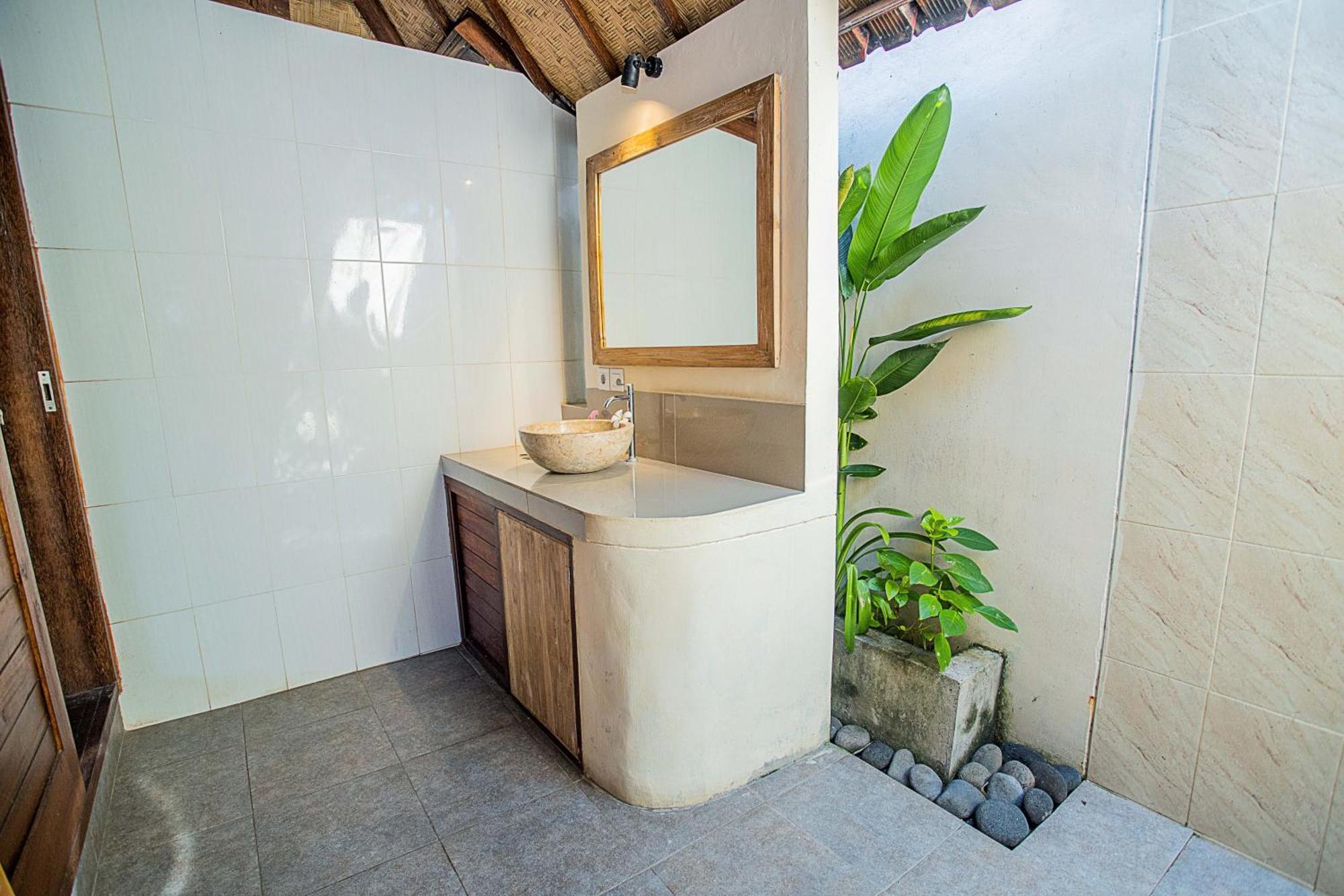 The Parnas Hotel Nusa Lembongan  Exterior photo